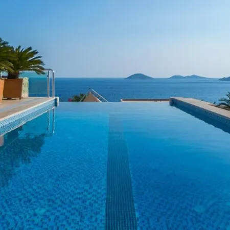 Villa Glass House